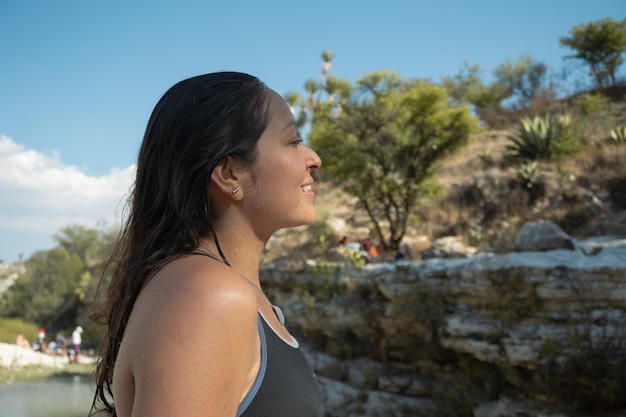 retrato, de, un, mujer latina, sol, en, biquini