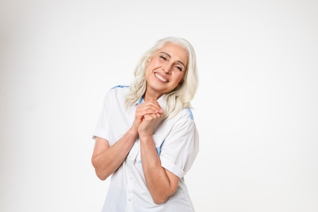 Foto retrato de una mujer madura feliz