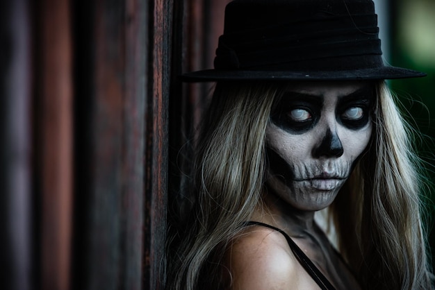 Retrato de mujer maquillada cara de fantasma El desfile del Día de los Muertos de la Ciudad de México el domingo honró a los muertos en dos terremotos recientesTailandia