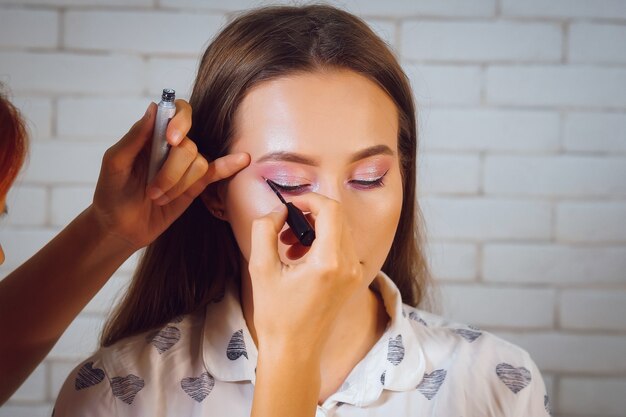 retrato, mujer, en, maquillaje, salón