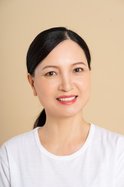 retrato de una mujer de mediana edad
