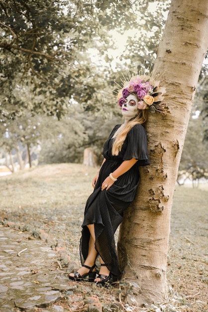 Retrato de mujer mexicana maquillada como catrina