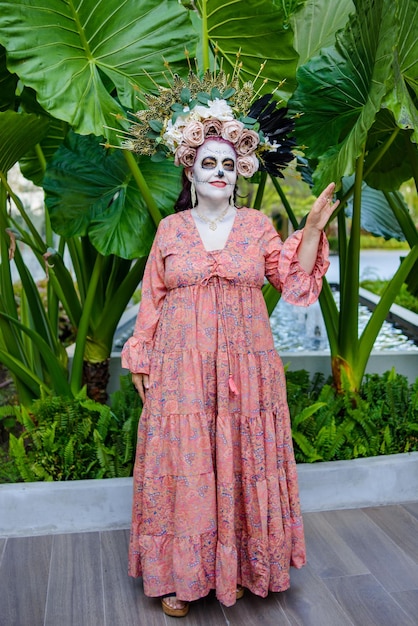 Retrato de mujer mexicana maquillada como catrina