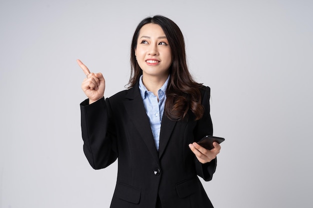 Retrato de mujer de negocios asiática, aislado sobre fondo blanco.