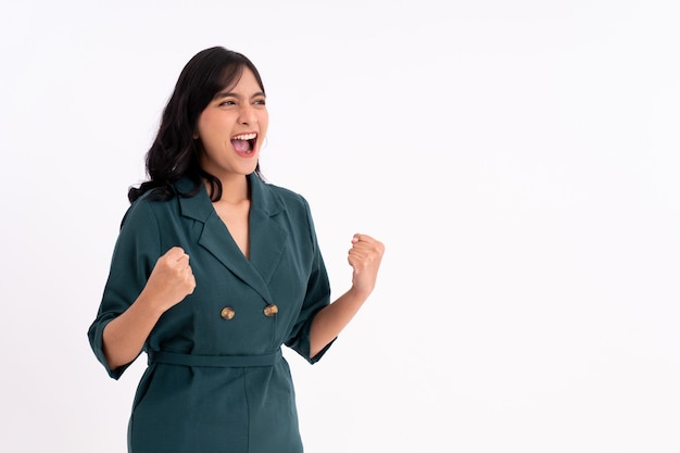 Retrato de una mujer de negocios feliz