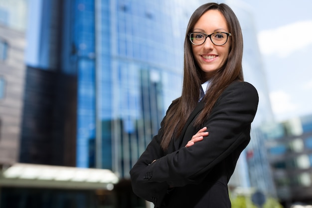 Retrato de una mujer de negocios sonriente