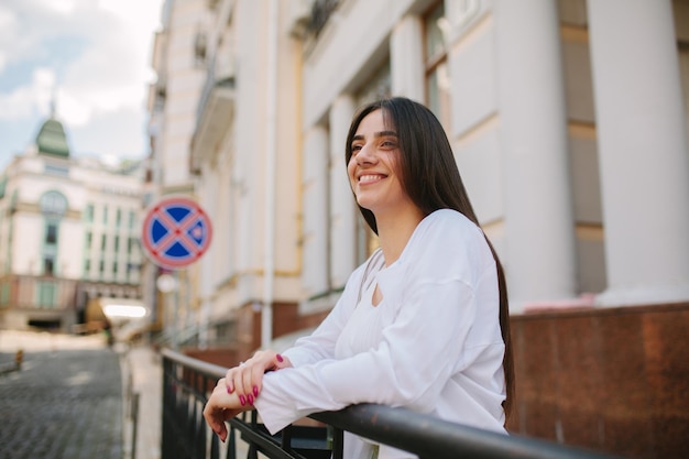 Retrato de una mujer de negocios sonriente