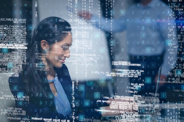 Retrato de mujer de negocios trabajando en ordenador portátil