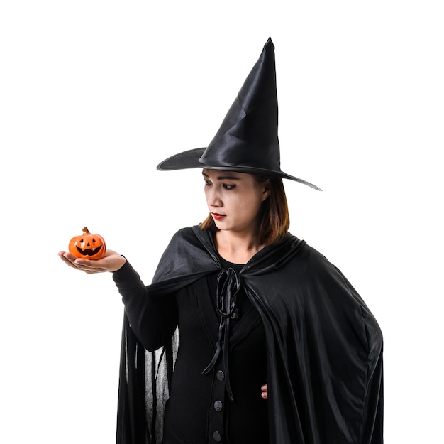 Foto retrato de mujer en negro scary bruja disfraz de halloween de pie con sombrero