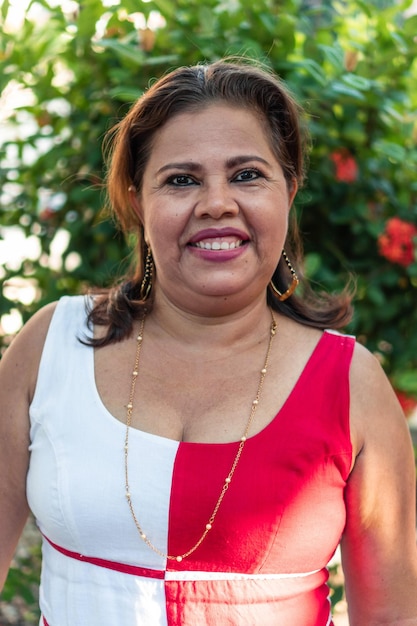 Retrato de una mujer en el parque