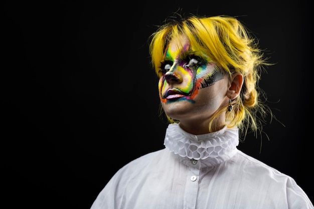 retrato, de, mujer, con, pelo amarillo