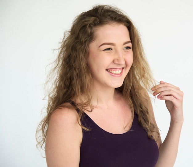 Retrato de mujer con pelo rizado