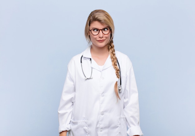 Retrato de una mujer que llevaba una bata de médico