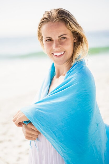 Foto retrato de mujer rubia