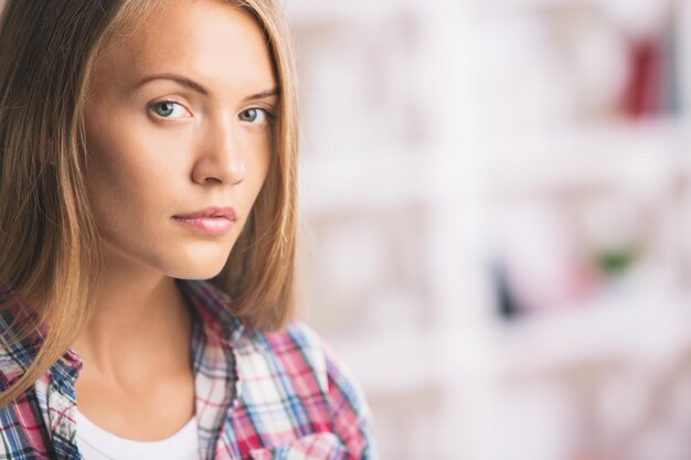 Retrato de mujer rubia