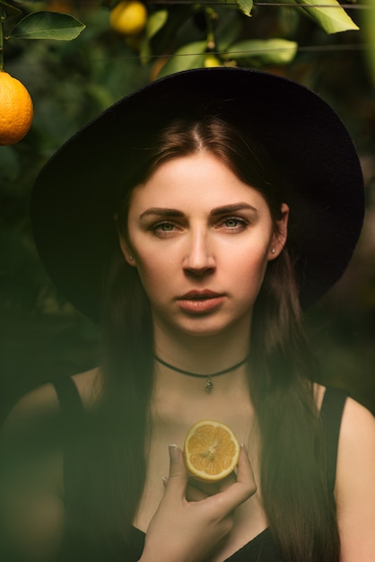 Retrato de una mujer con sombrero