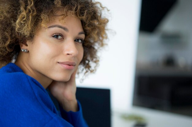 Retrato de la mujer sonriente