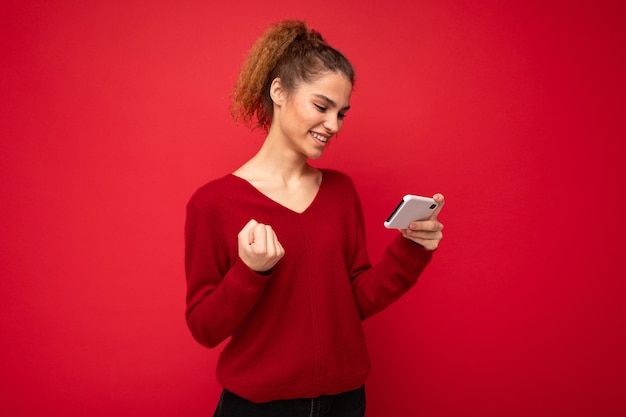 retrato mujer con telefono