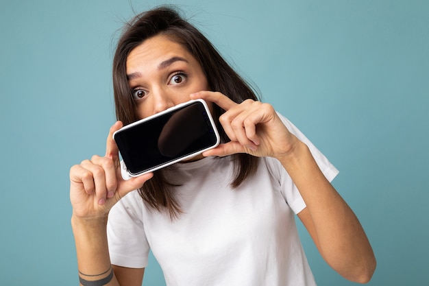 retrato mujer con telefono