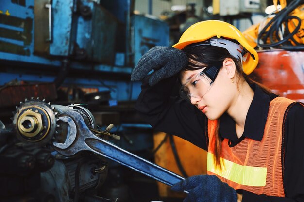 Foto retrato de una mujer trabajando