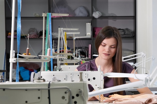 Retrato de una mujer trabajando