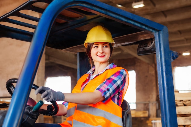 Foto retrato de una mujer trabajando