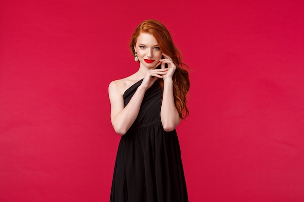 Retrato de una mujer vestida de negro