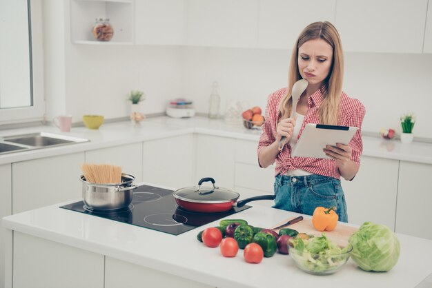 retrato mulher cozinhando