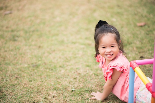 retrato, niña asiática, juego