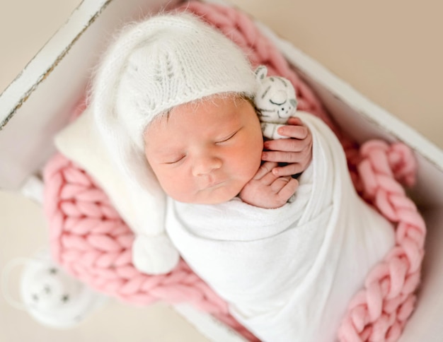 Retrato de niña bebé recién nacido