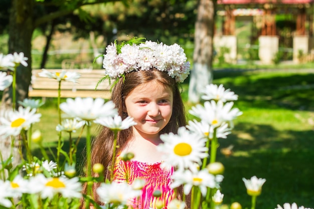 retrato de una niña bonita retrato de una niña bonita niña bonita en el parque