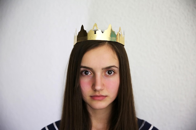 Retrato de la niña con una corona