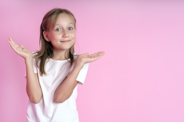 Retrato de una niña con ojos azules