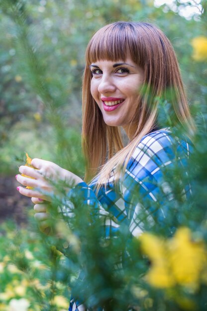 Retrato de niña en otoño