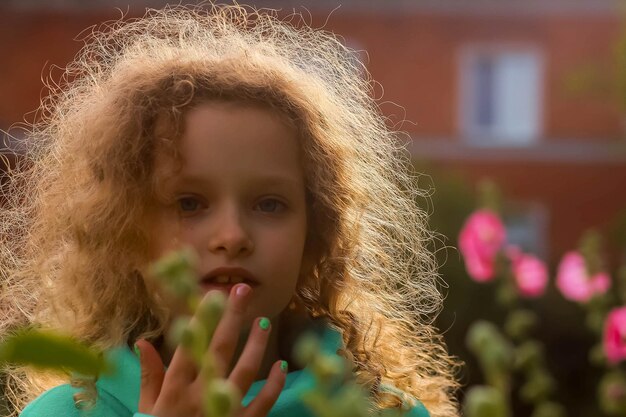 Foto retrato de una niña en primer plano