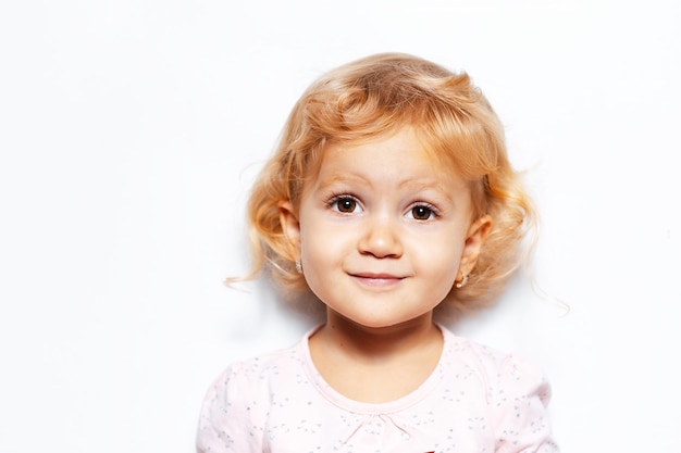 Retrato de niña rubia.