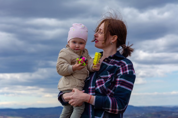 Retrato de una niña y su madre