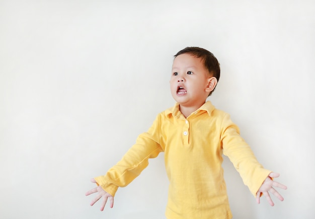 Retrato de un niño asiático