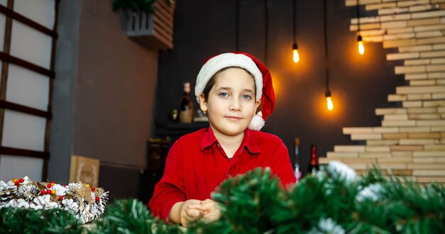 retrato, niño, en casa, en, navidad