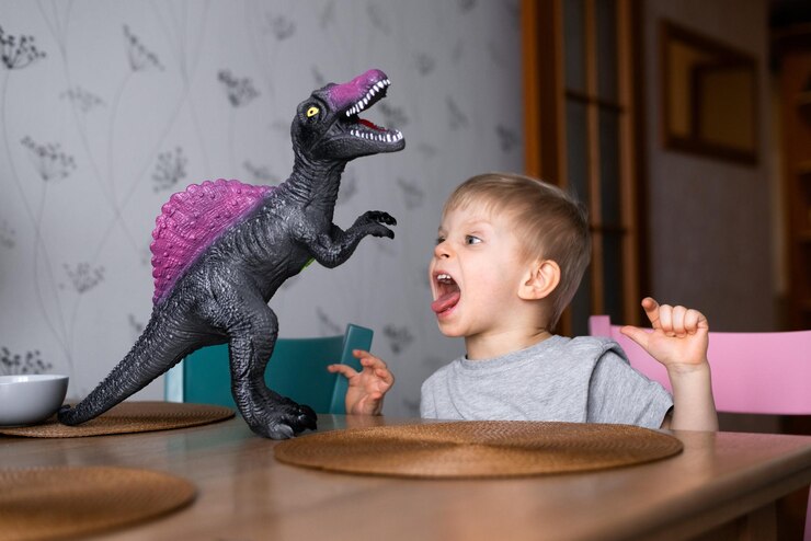 retrato, de, niño, juego, grande, dinosaurio, juguete
