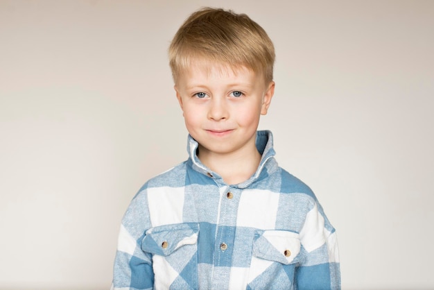 Foto retrato de un niño pequeño