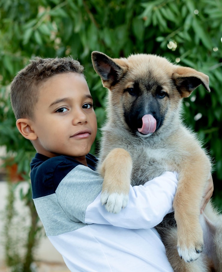 Foto retrato de un niño con un perro.