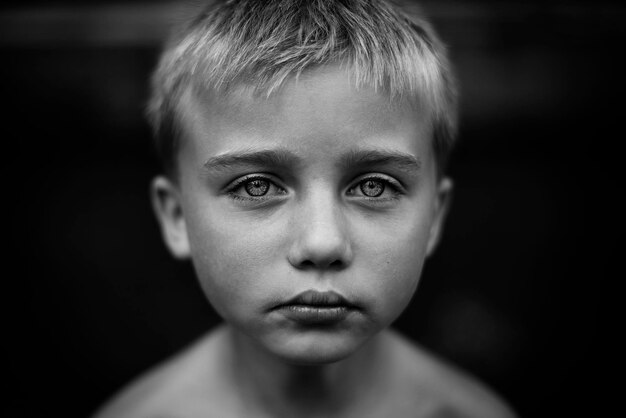 Foto retrato de un niño en primer plano