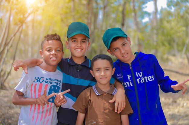 Foto retrato de niños sonrientes