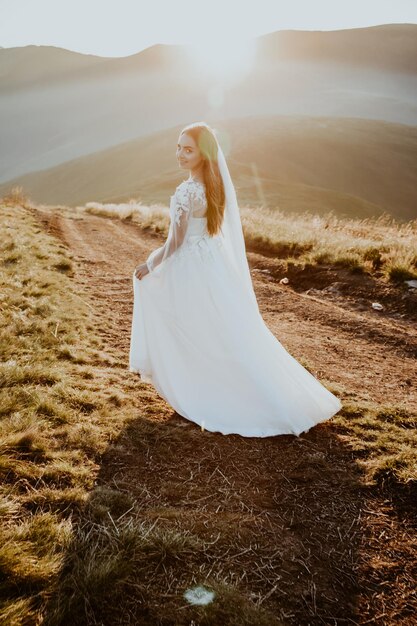 Retrato de novia con vistas a la montaña