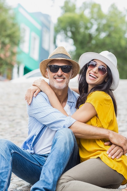 Retrato de pareja abrazándose