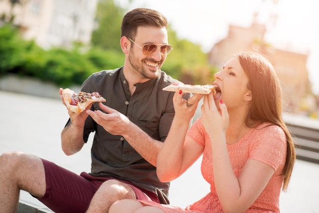 Retrato de una pareja feliz