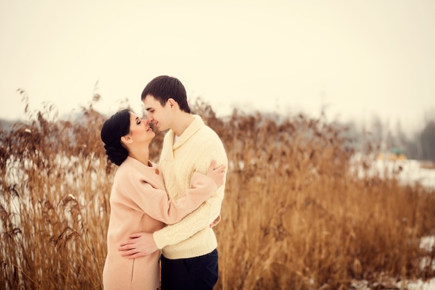 Retrato de pareja joven