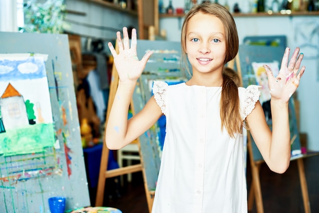 Retrato del pequeño artista talentoso