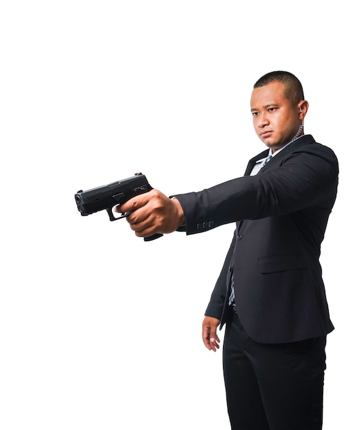 Retrato de un pottrade un pistolero con un traje negro y sosteniendo una pistola trazado de recorte aislado